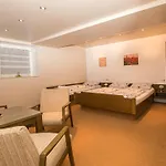 Bruderfels, Garni Hotel 2*